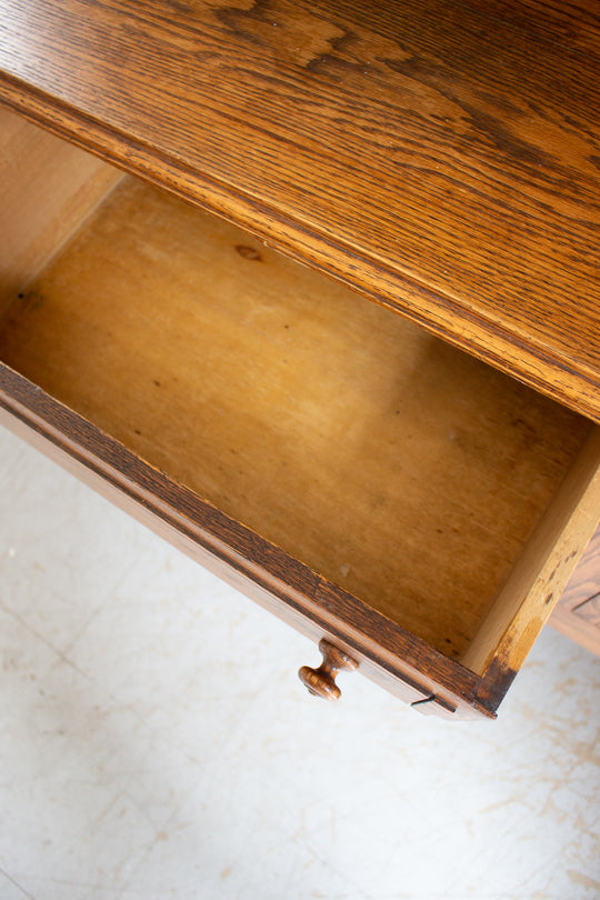 Early 20th century English oak hutch