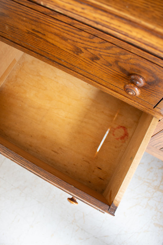 Early 20th century English oak hutch