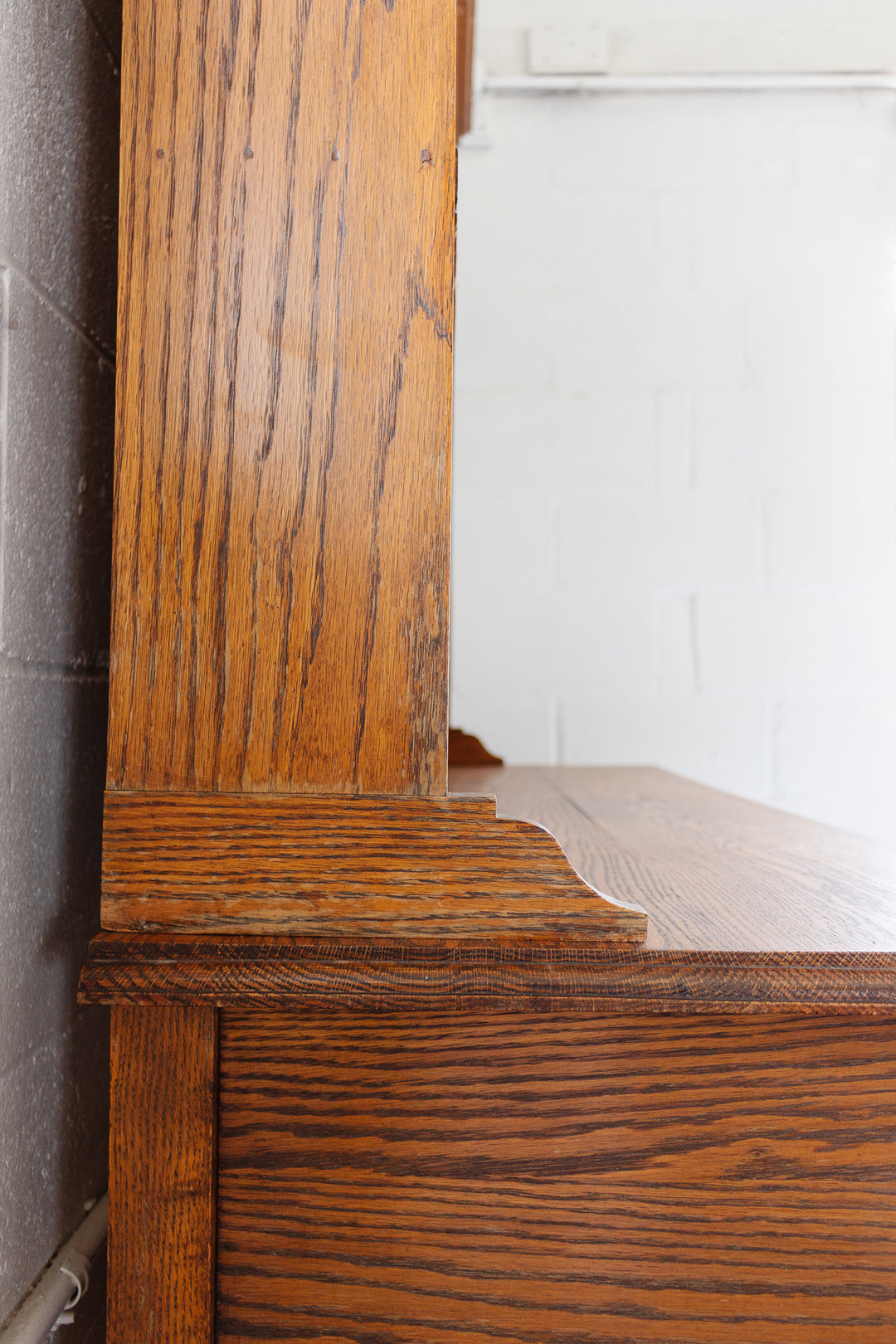 Early 20th century English oak hutch