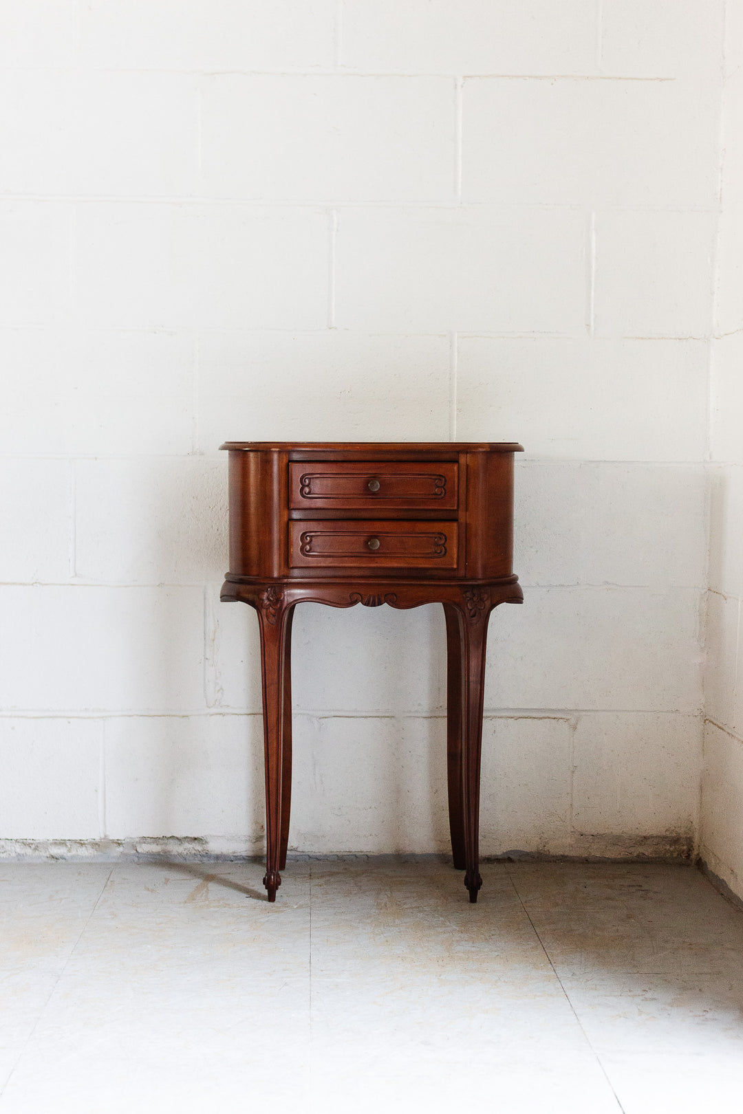 pair of vintage louis xv style kidney shape and cabriole leg nightstands