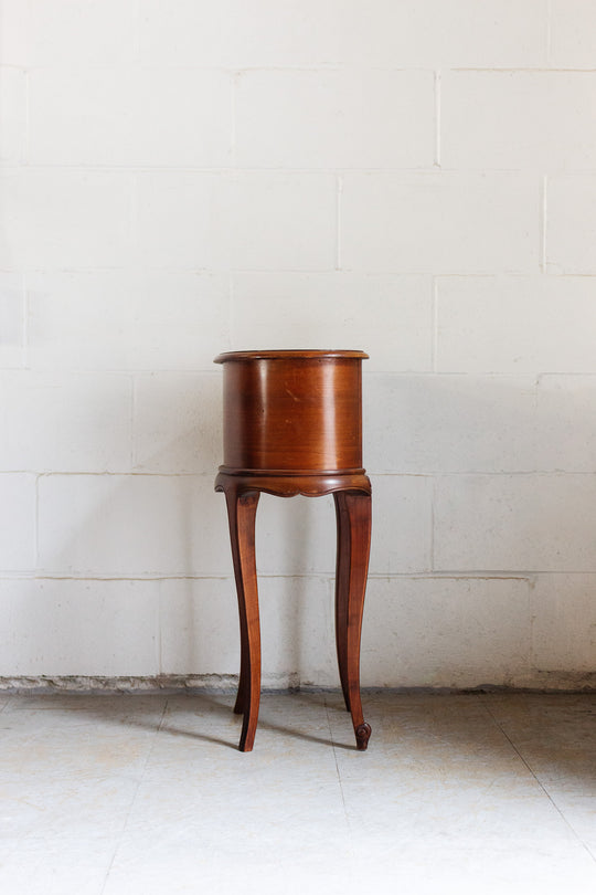 pair of vintage louis xv style kidney shape and cabriole leg nightstands