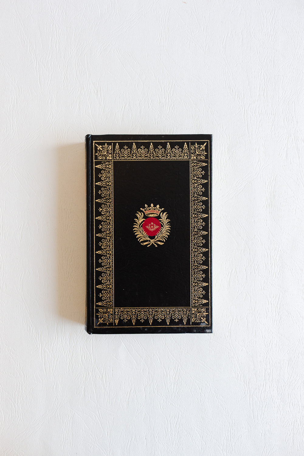"origine des noms de famille" vintage french hardcover book