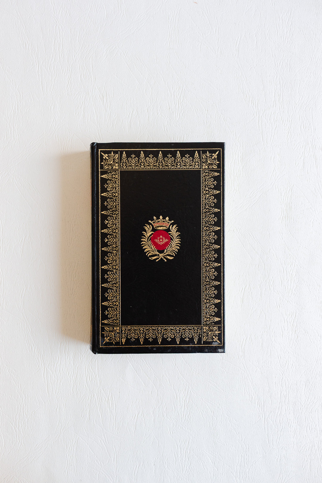 "origine des noms de famille" vintage french hardcover book