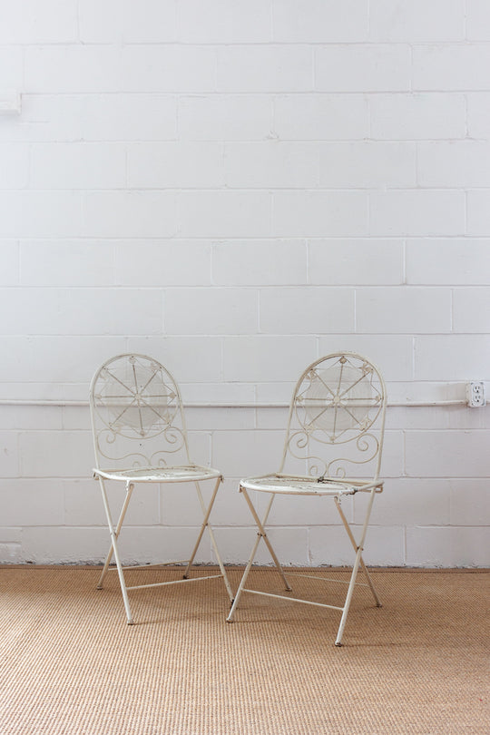 1940s French wrought iron "jardin" bistro set