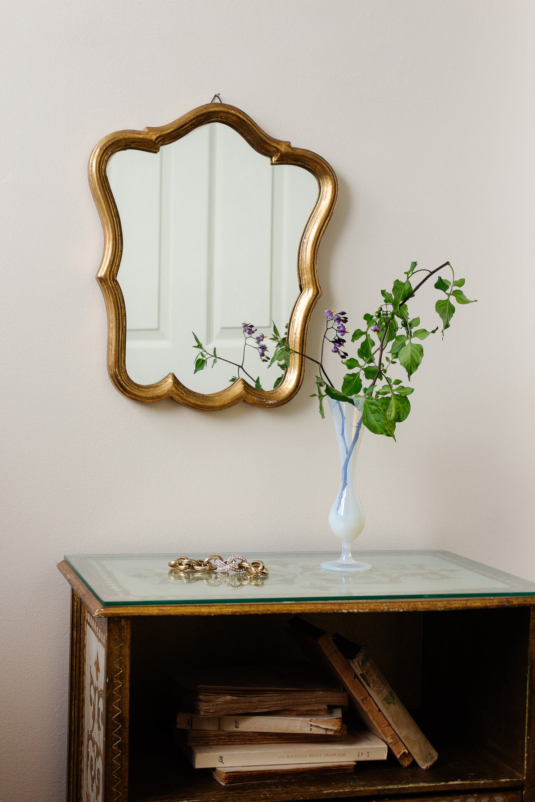 1970s Italian rococo style gilt mirror with scalloped edge