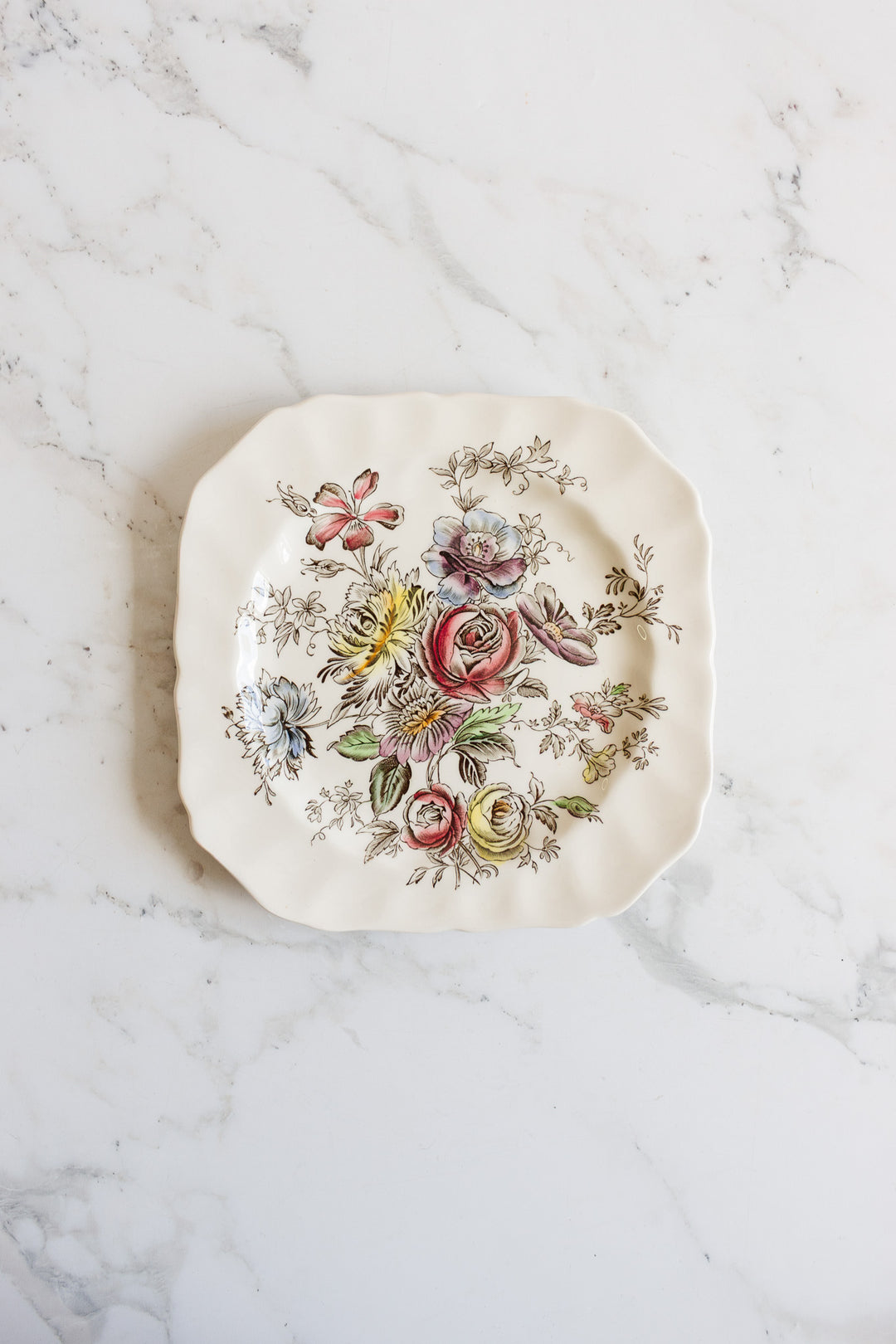 Johnson Bros “Sheraton” Dishware Set (circa 1944–1955)