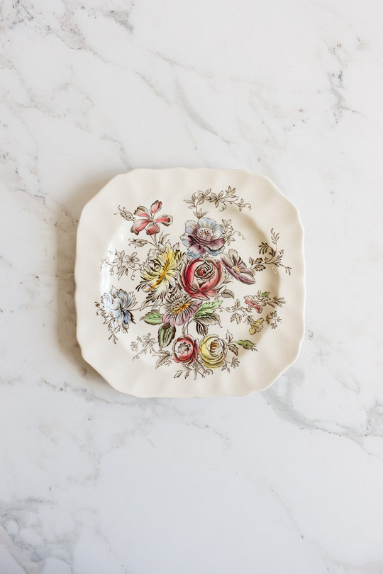 Johnson Bros “Sheraton” Dishware Set (circa 1944–1955)