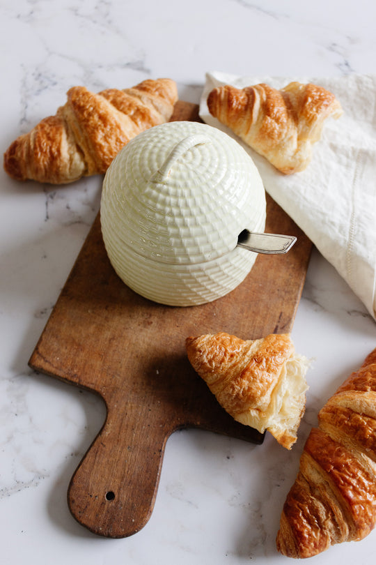 rare wedgwood bee hive honey pot