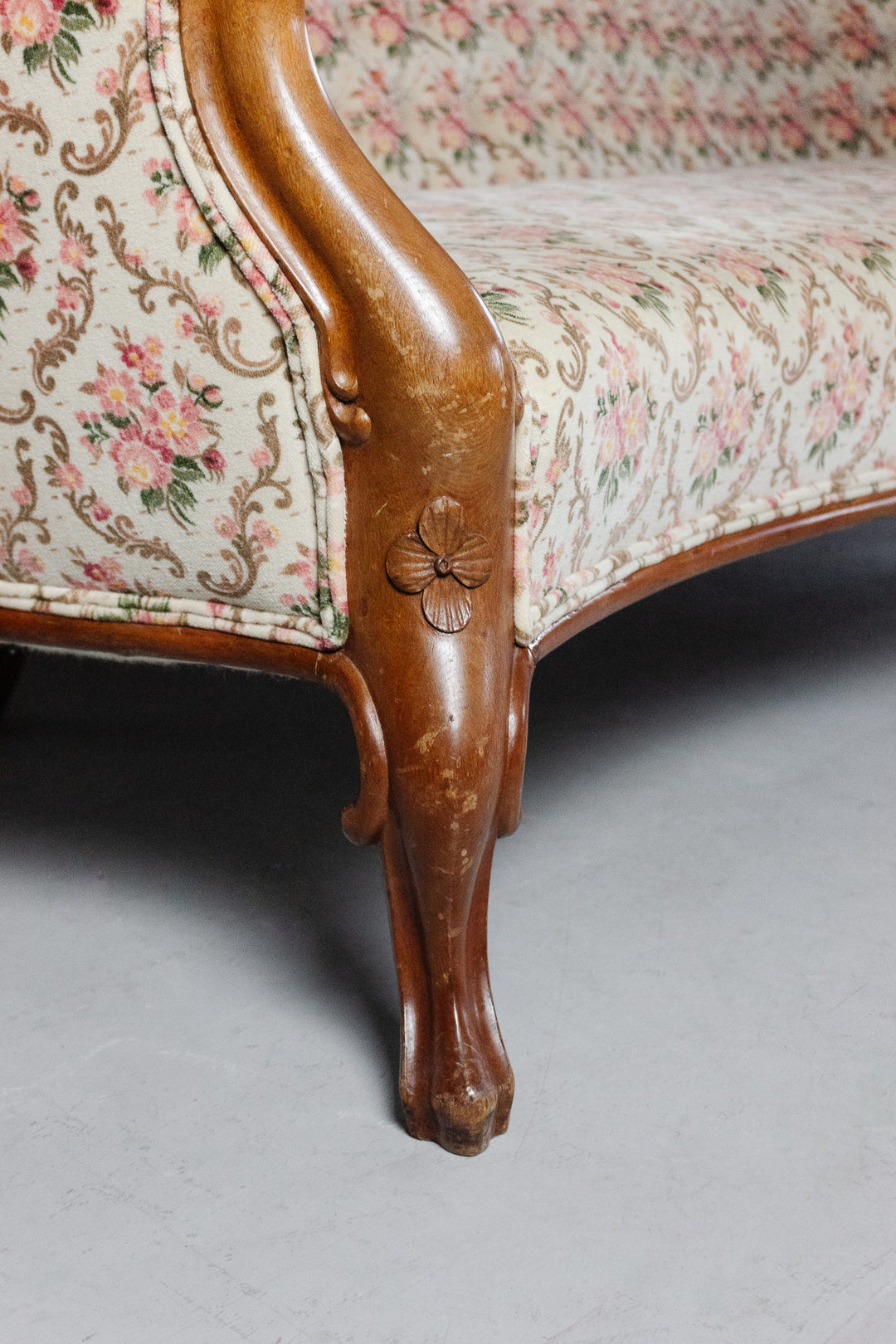 antique english double spoon button back settee