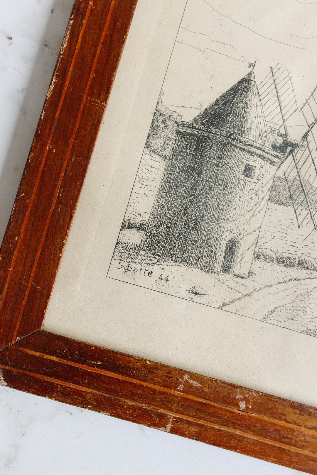 moulin à vent sur une colline