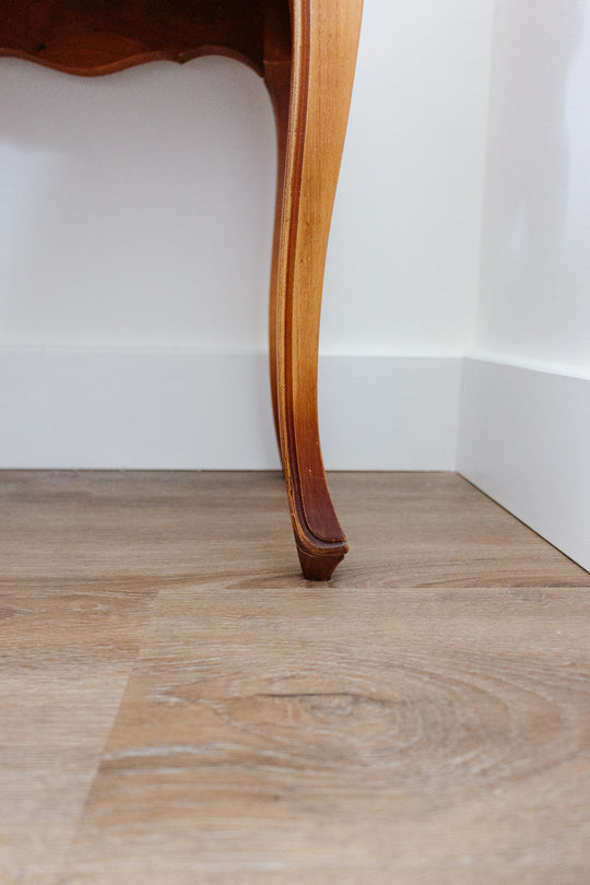 pair of 1970s French Louis XV style nightstands