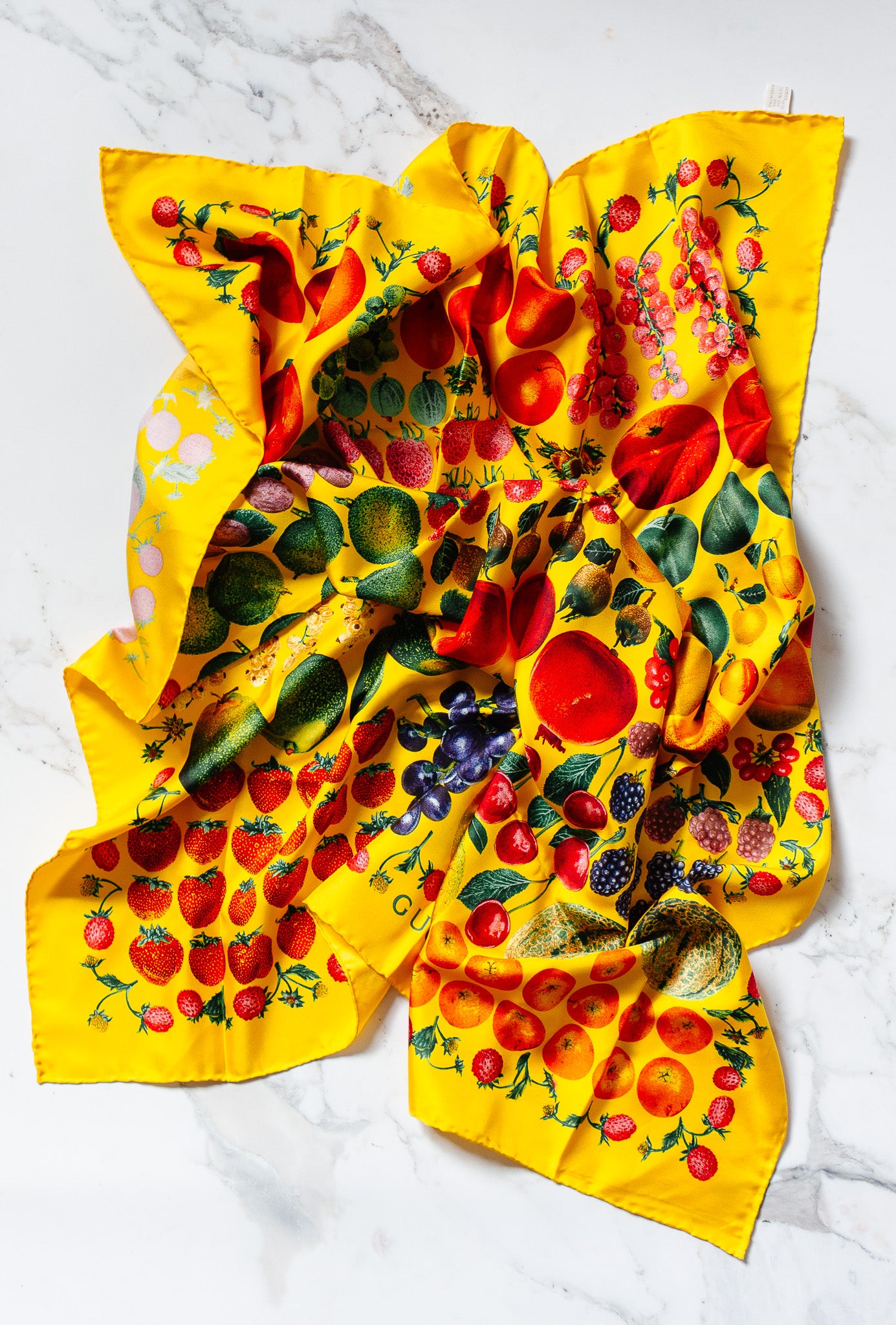 vintage gucci fruit motif silk scarf – Joliette