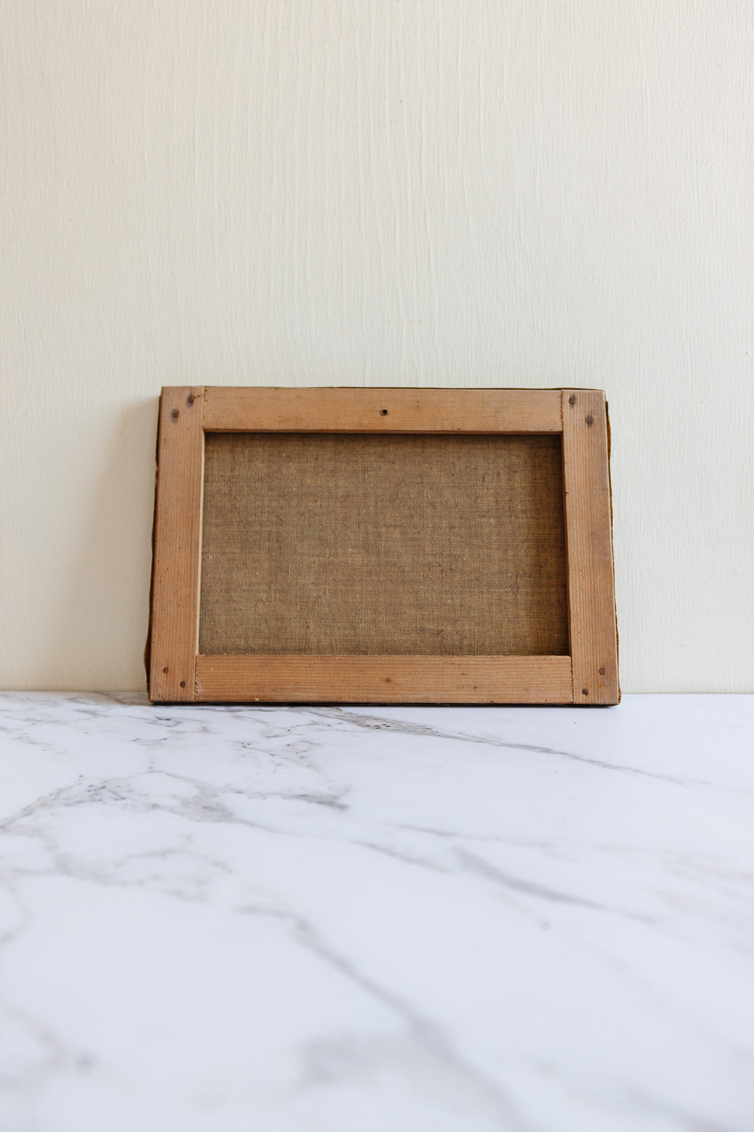 la colline au bord de la rivière