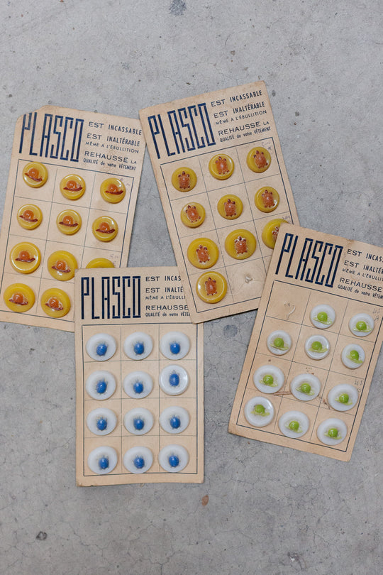 midcentury french unbreakable "plasco" button card