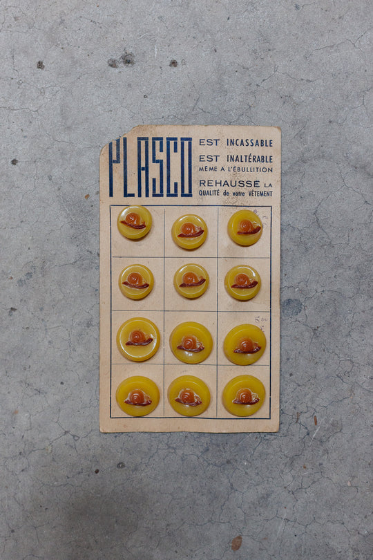 midcentury french unbreakable "plasco" button card