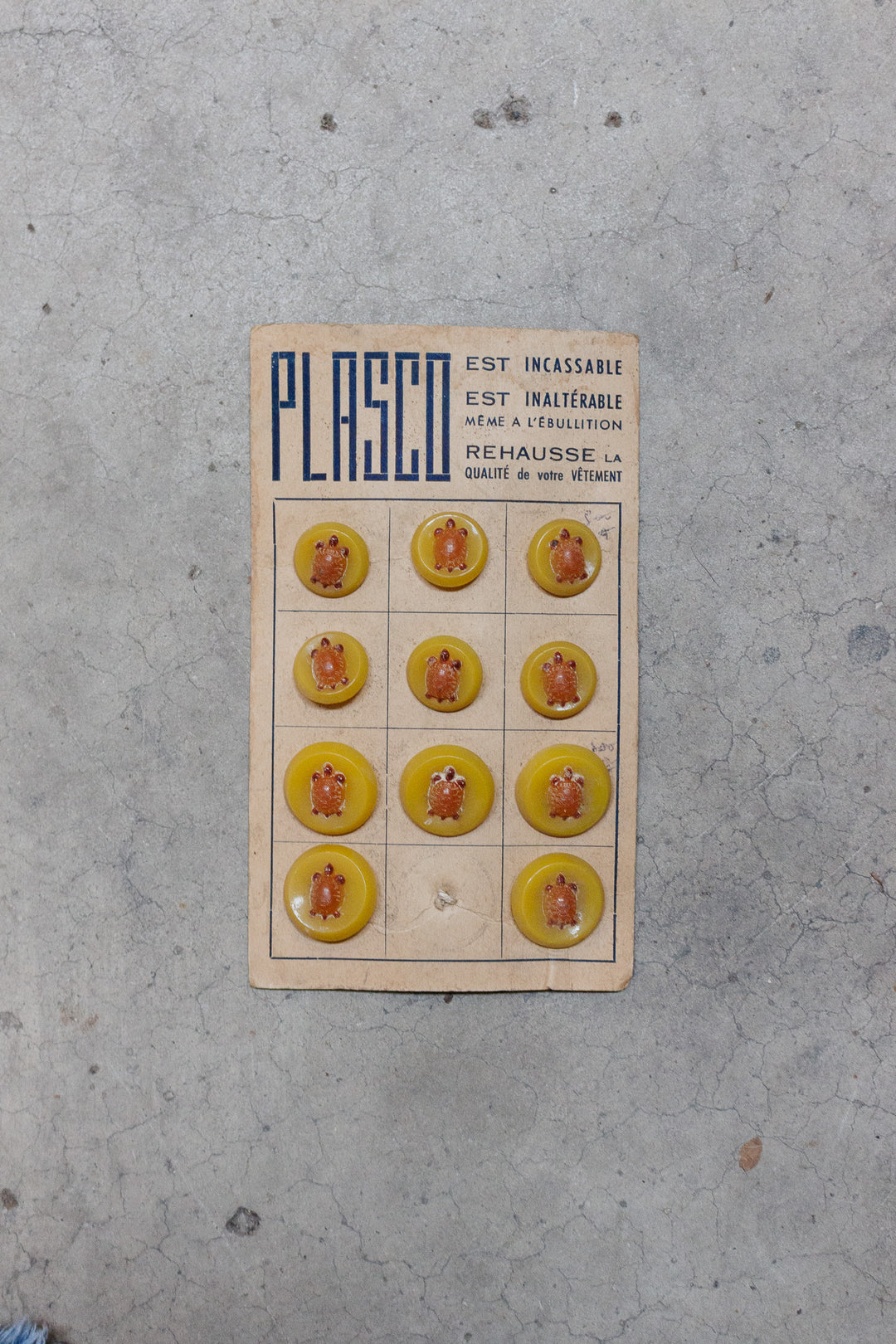 midcentury french unbreakable "plasco" button card