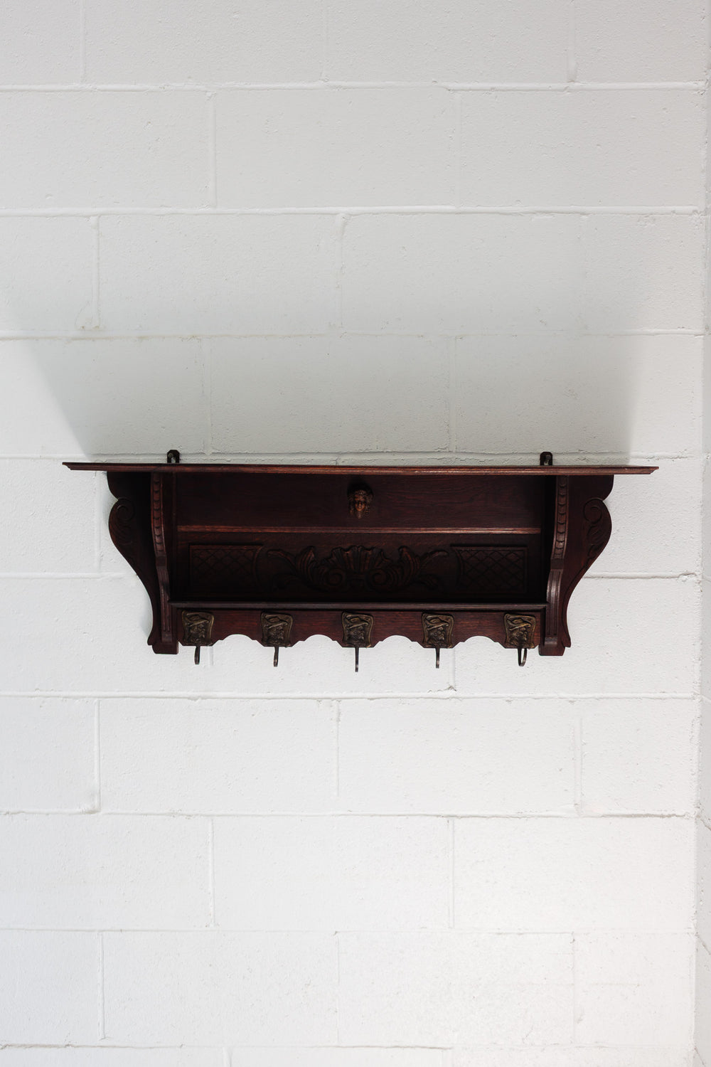 19th century French Renaissance entryway shelf with bronze hooks
