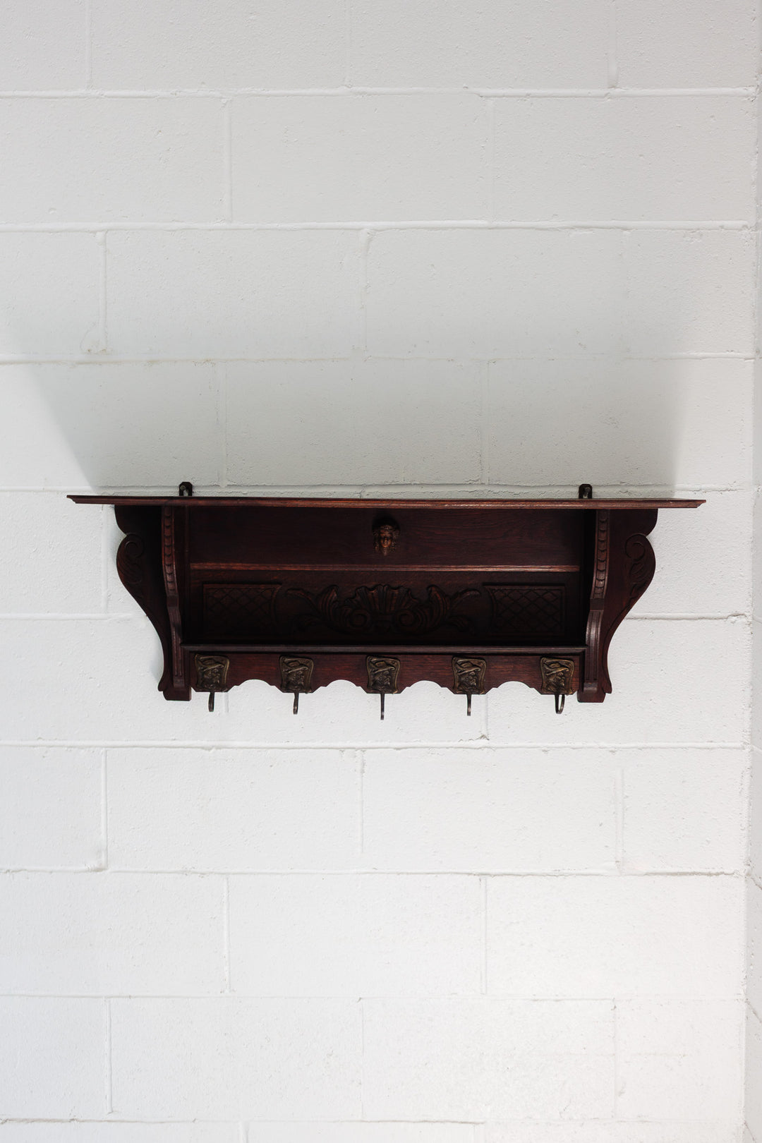 19th century French Renaissance entryway shelf with bronze hooks