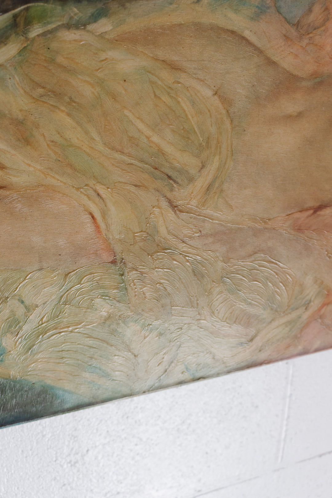 allongée dans les draps