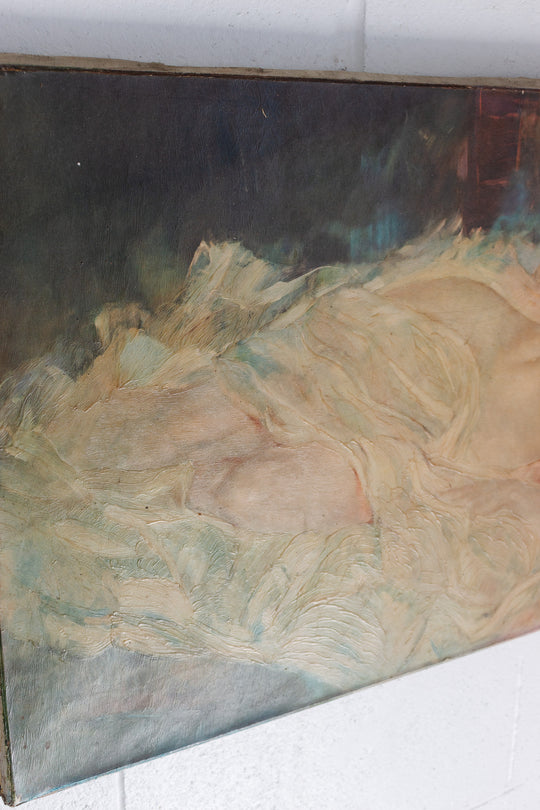 allongée dans les draps