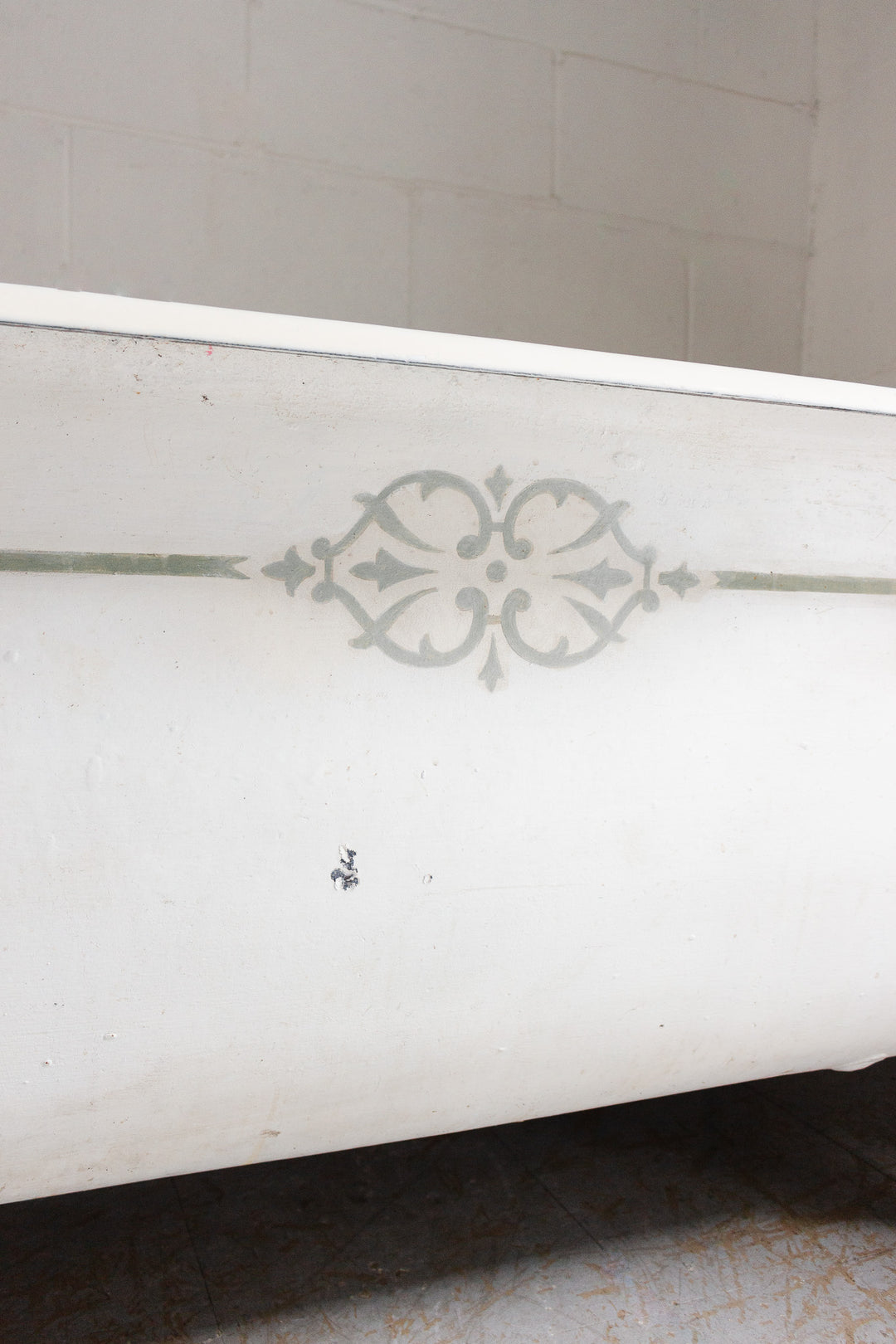 1950s french roll top enamel cast iron clawfoot tub