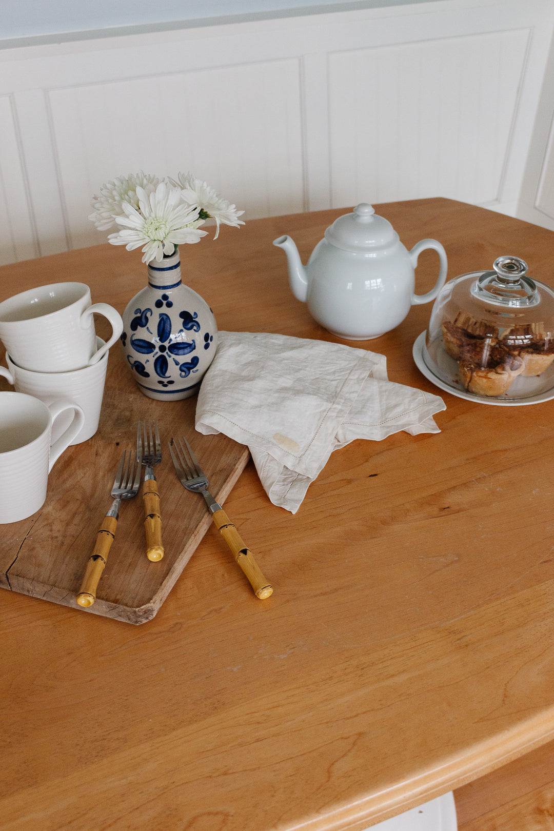 vintage French porcelain tea pot, 1 L