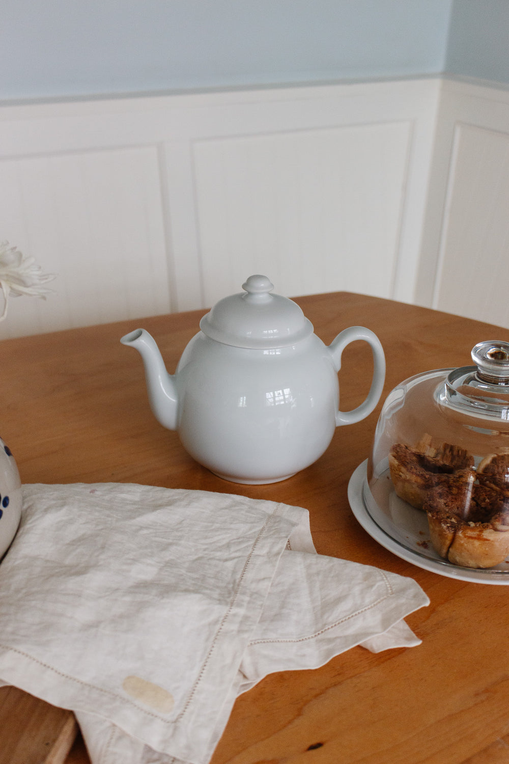 vintage French porcelain tea pot, 1 L