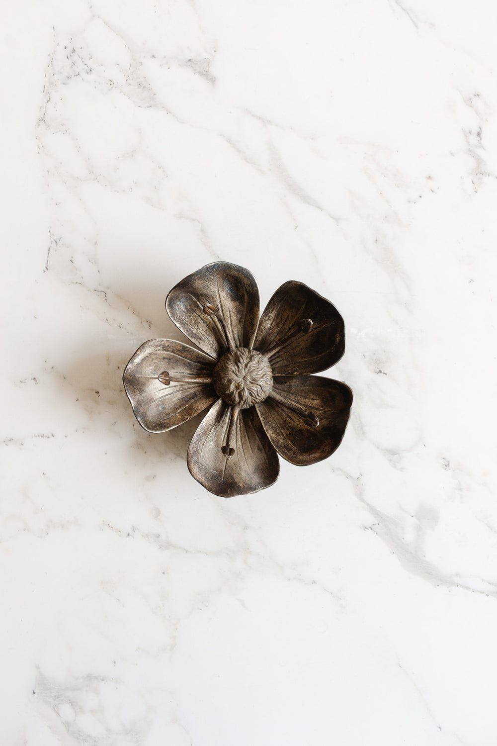 1970s Italian white brass lotus sculptural ashtray, in the style of Gucci