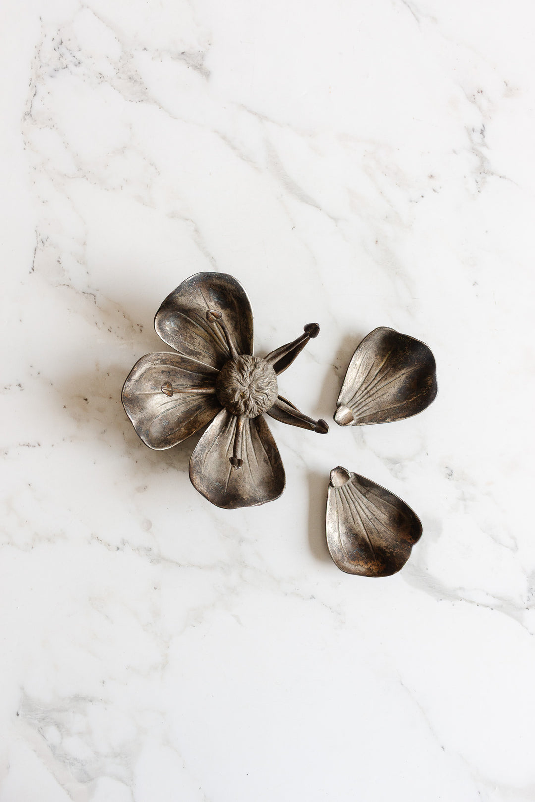 1970s Italian white brass lotus sculptural ashtray, in the style of Gucci