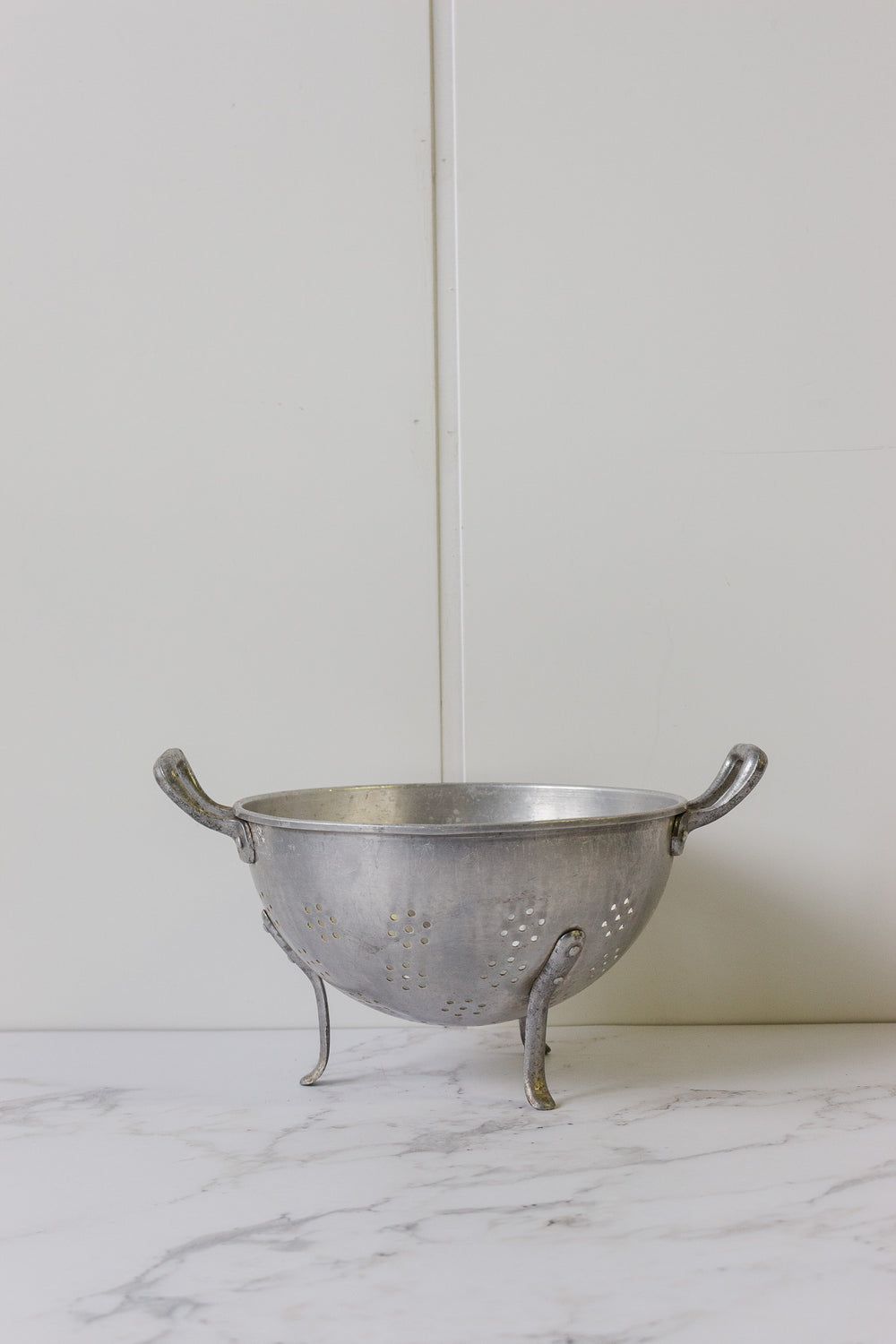 vintage french freestanding "aluminum pur" kitchen colander