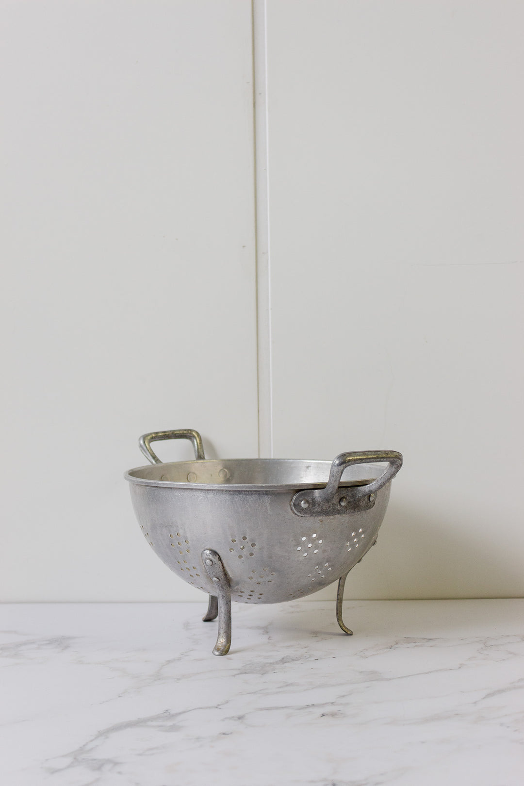 vintage french freestanding "aluminum pur" kitchen colander
