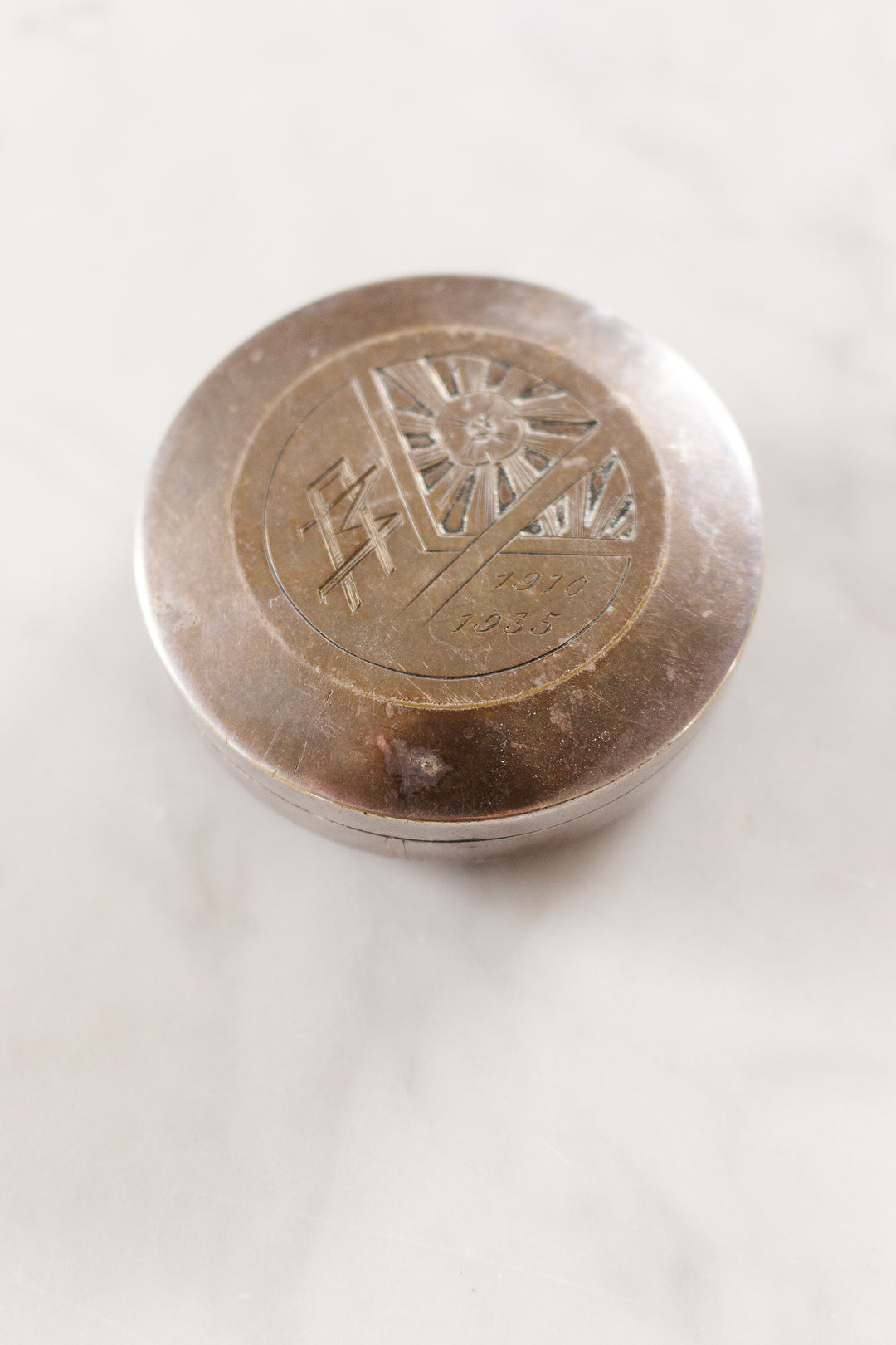 1930s French art deco engraved silver pill box