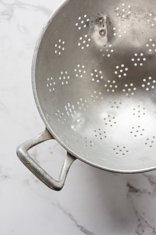 vintage french freestanding "aluminum pur" kitchen colander