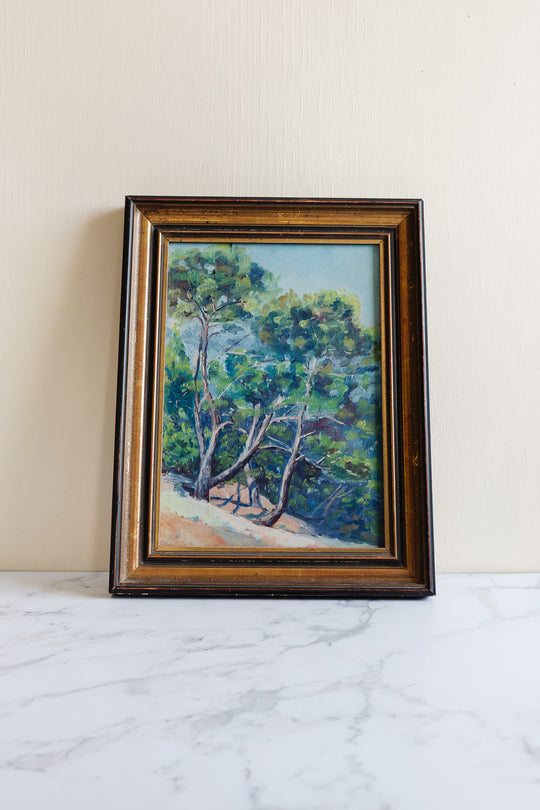 arbres à flanc de colline