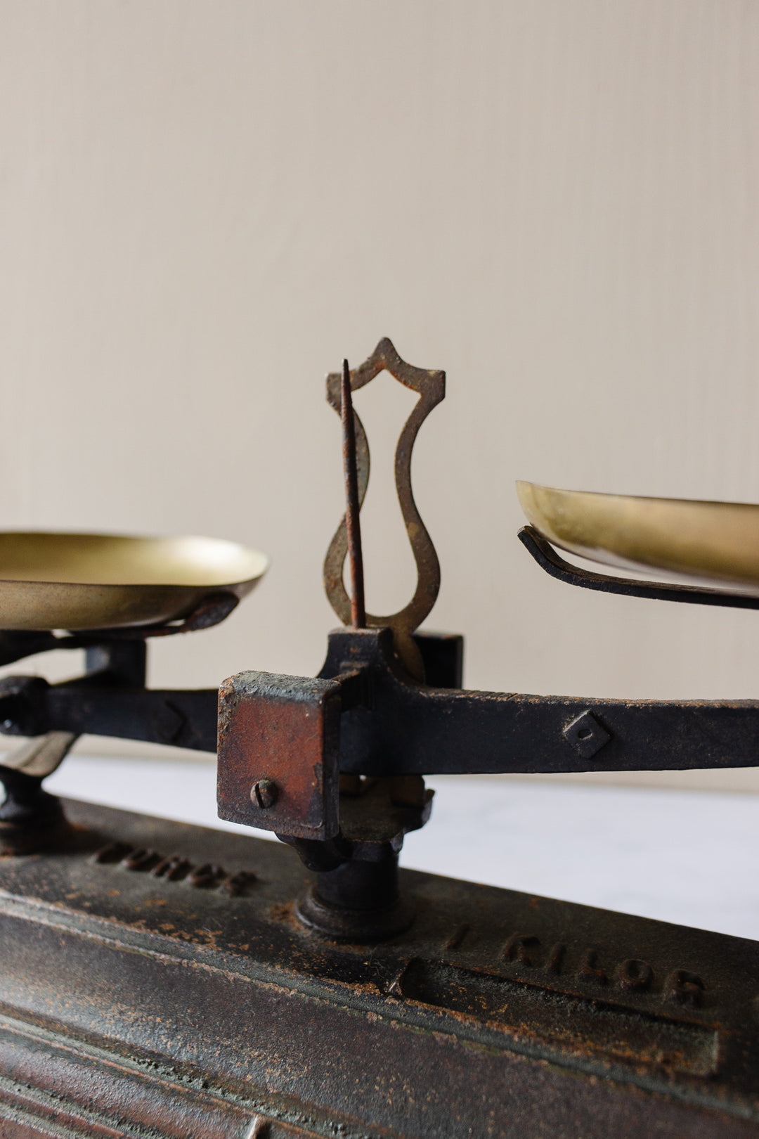 turn of the century French cast iron and brass shop scale