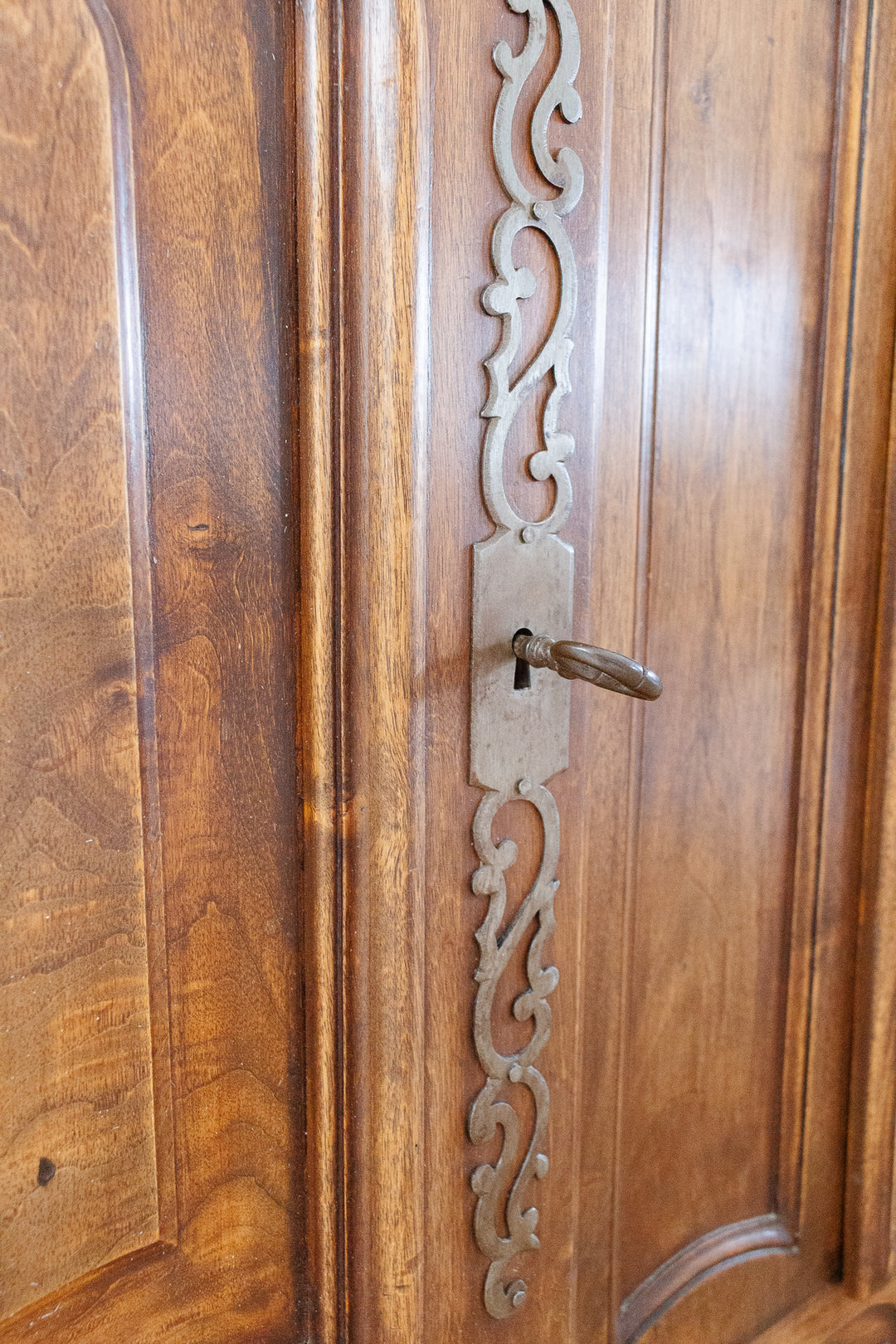 1930s French Louis XV style walnut sideboard