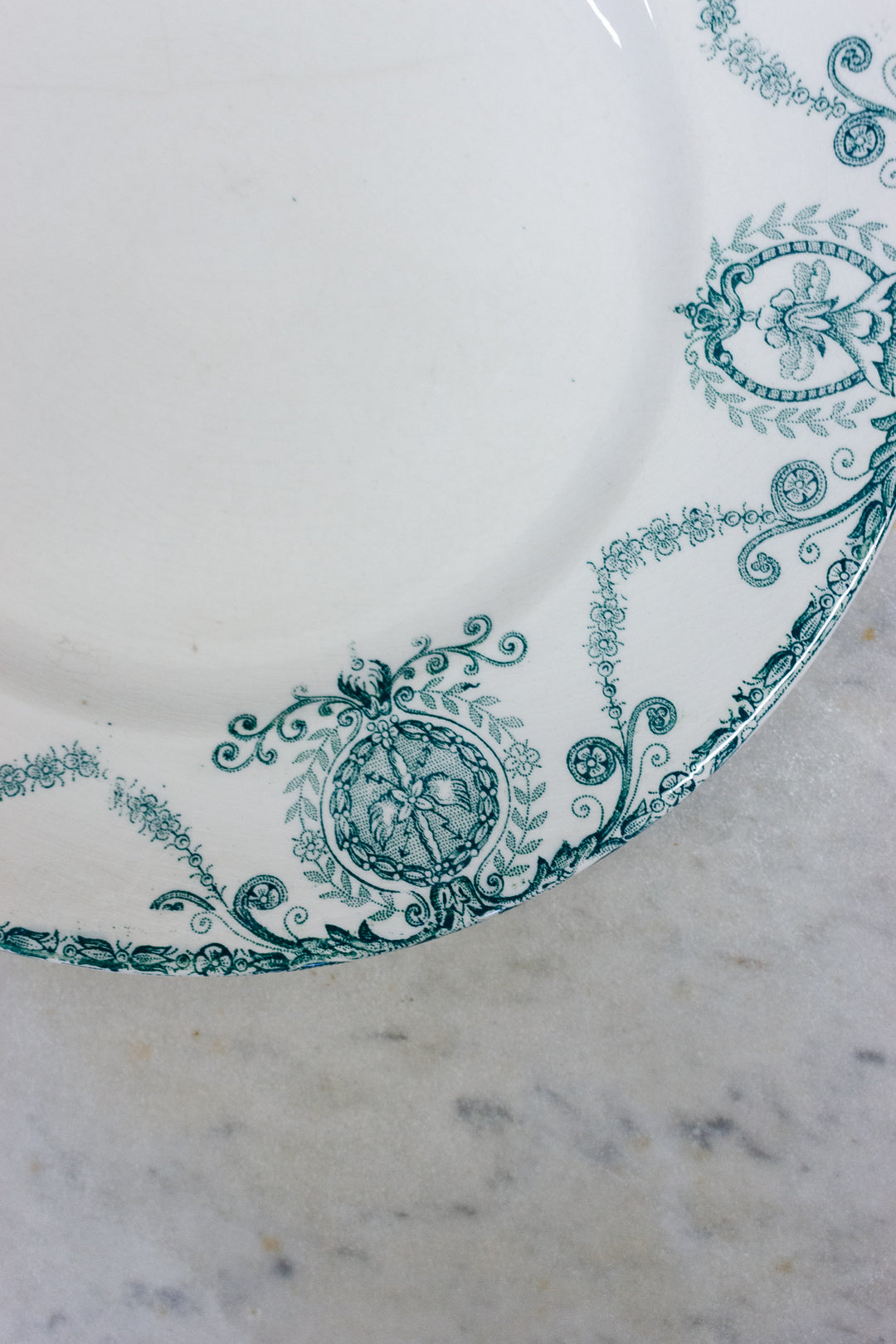 antique french société pierrefonds transferware dinner plates, matching set of 4