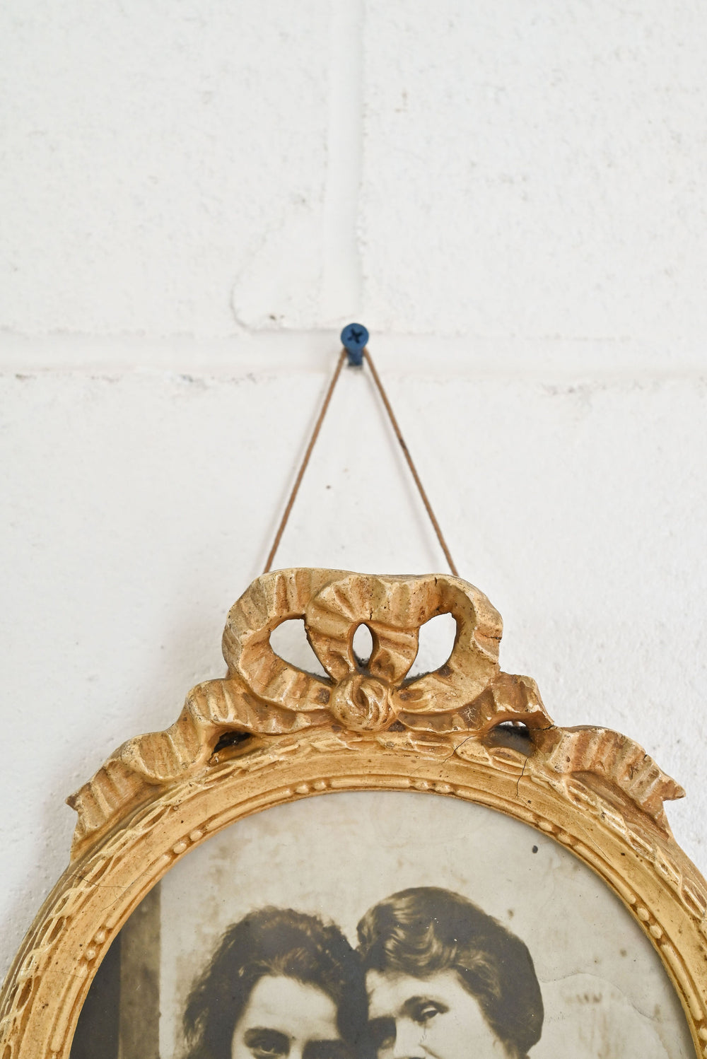 antique French Louis XV round picture frame