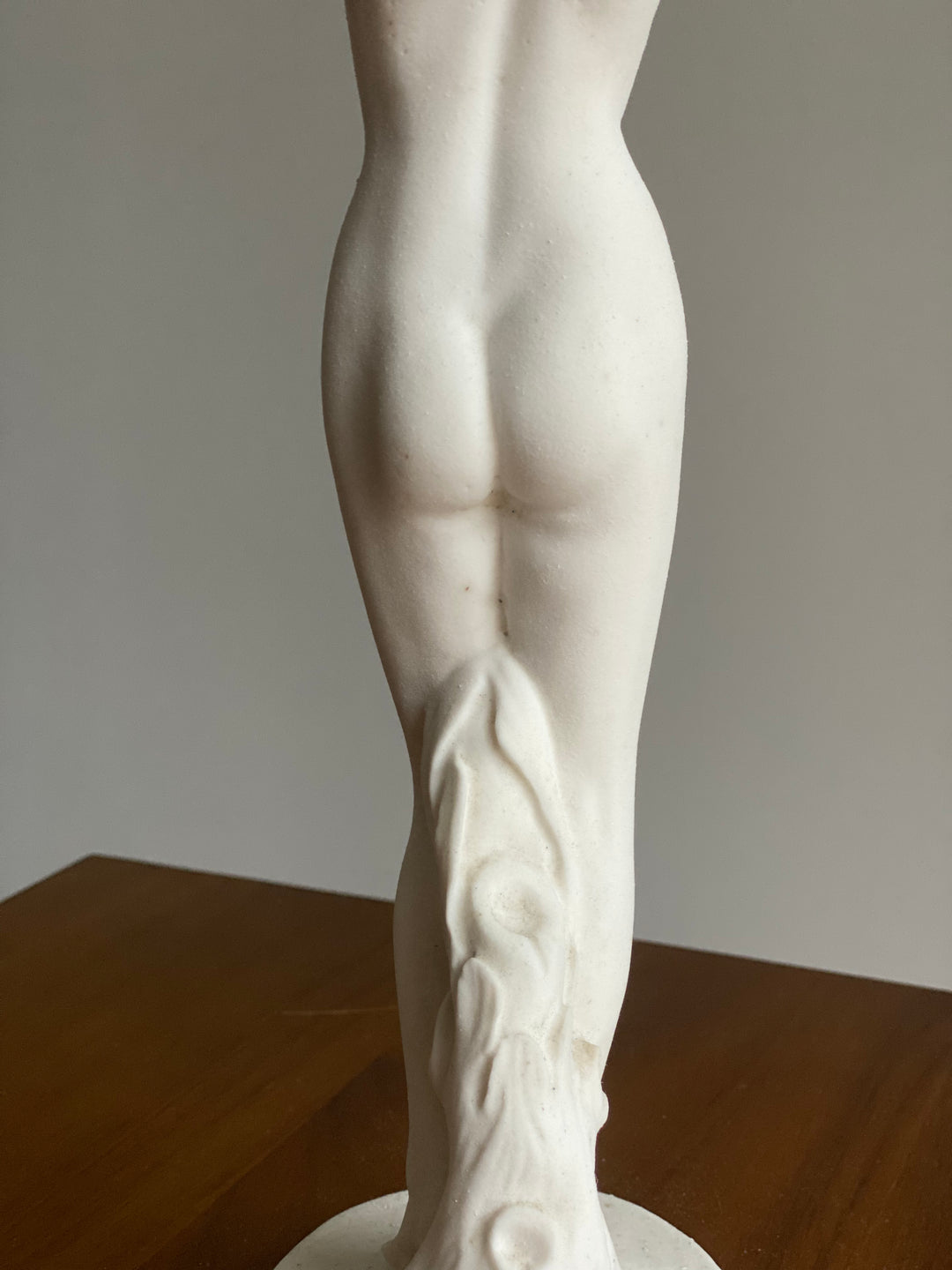 “femme nue” en porcelaine